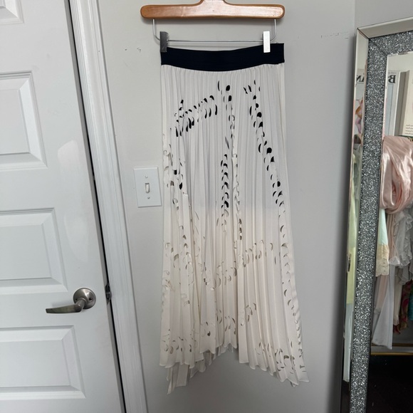 🤍 MAJE Pleated Midi Skirt • Abstract Print • Parisian Chic 4 - Picture 3 of 8